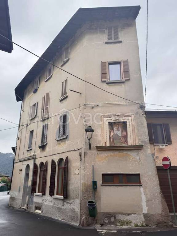appartamento in vendita a Brusimpiano