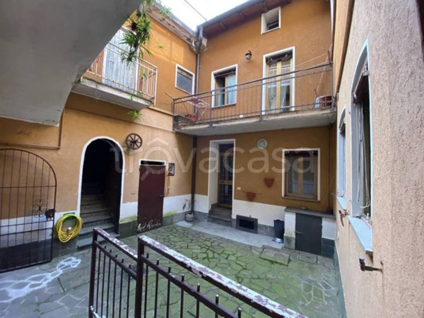 casa indipendente in vendita a Brusimpiano