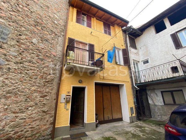 casa indipendente in vendita a Brusimpiano