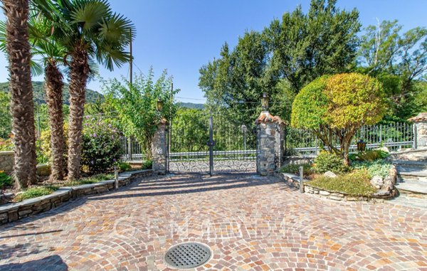 casa indipendente in vendita a Brusimpiano in zona Ardena