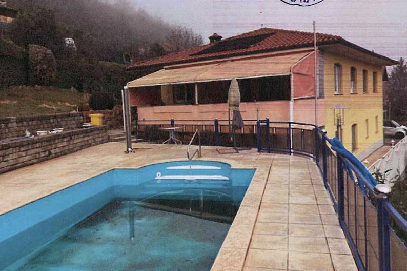 casa indipendente in vendita a Brusimpiano