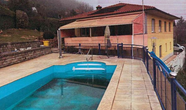 casa indipendente in vendita a Brusimpiano