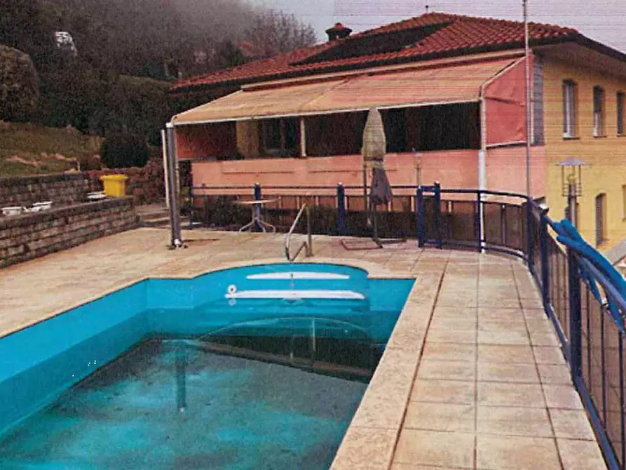 casa indipendente in vendita a Brusimpiano