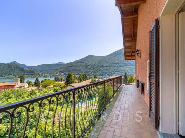 casa indipendente in vendita a Brusimpiano