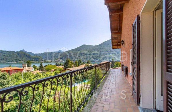 casa indipendente in vendita a Brusimpiano