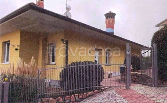 casa indipendente in vendita a Brusimpiano