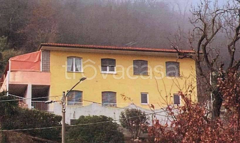casa indipendente in vendita a Brusimpiano