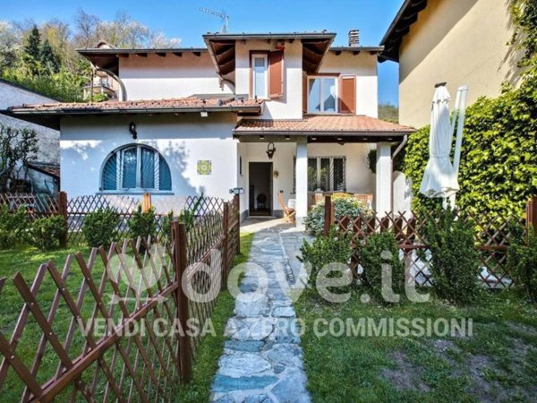 casa indipendente in vendita a Brusimpiano