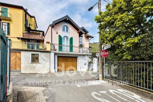 casa indipendente in vendita a Brusimpiano