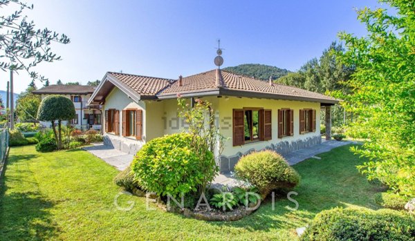 casa indipendente in vendita a Brusimpiano in zona Ardena