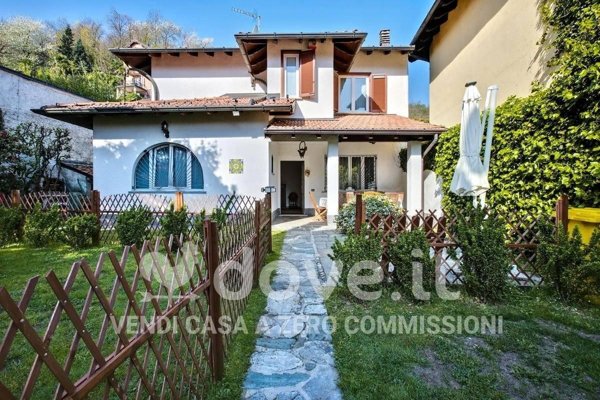 casa indipendente in vendita a Brusimpiano
