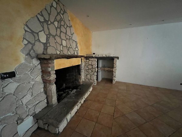 appartamento in vendita a Brusimpiano in zona Ardena