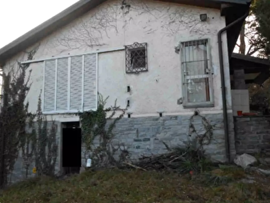 casa indipendente in vendita a Brusimpiano