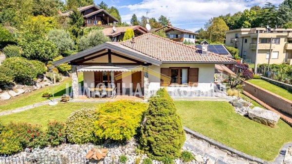 casa indipendente in vendita a Brusimpiano in zona Ardena