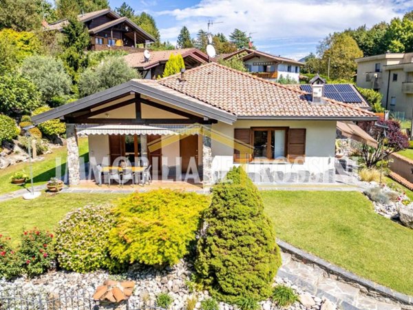 casa indipendente in vendita a Brusimpiano in zona Ardena