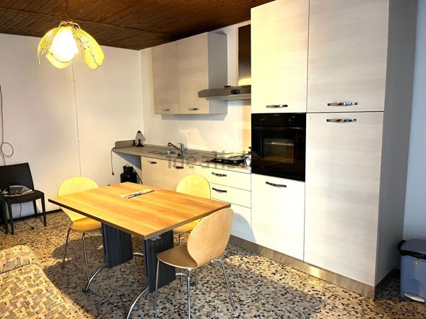 casa indipendente in vendita a Brusimpiano