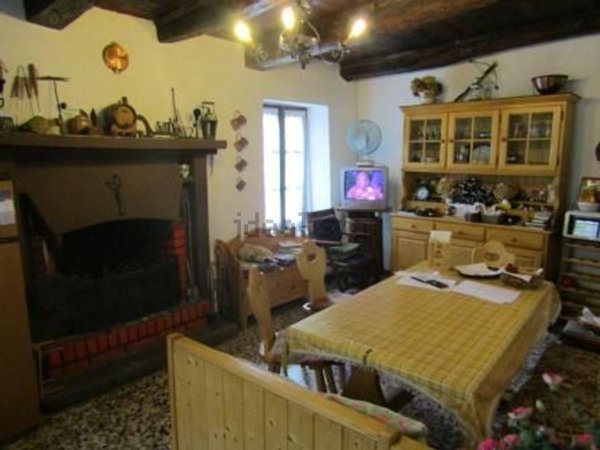 casa indipendente in vendita a Brusimpiano in zona Ardena