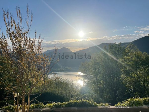 casa indipendente in vendita a Brusimpiano