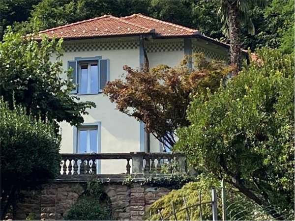 casa indipendente in vendita a Brusimpiano