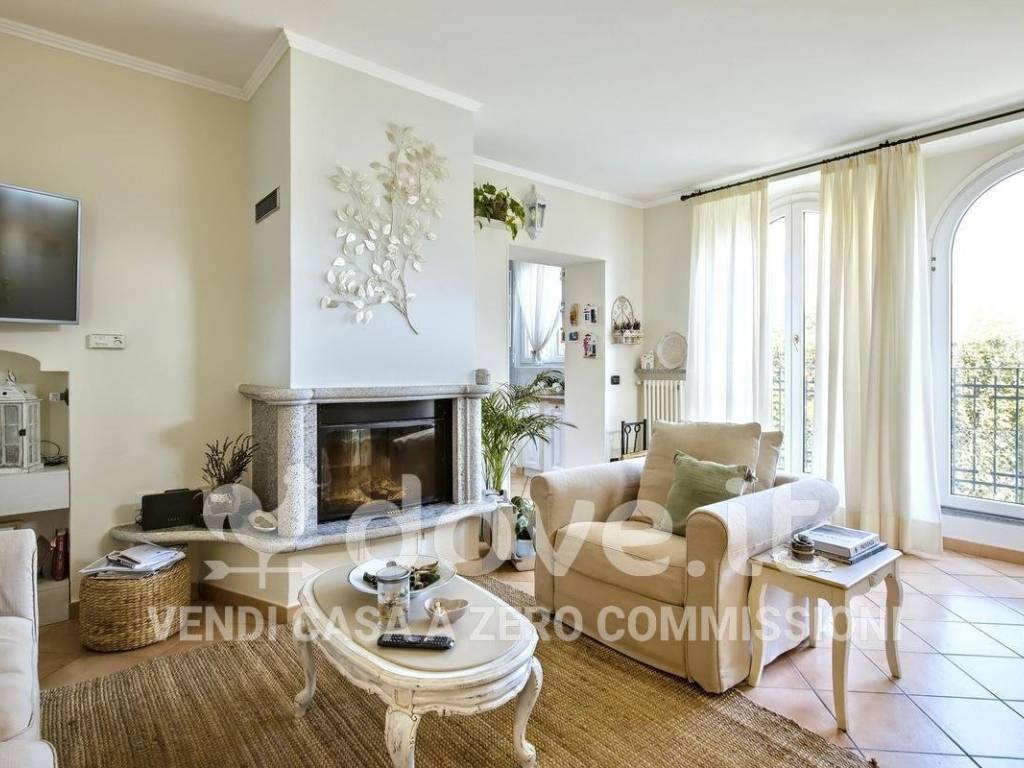 casa indipendente in vendita a Brusimpiano