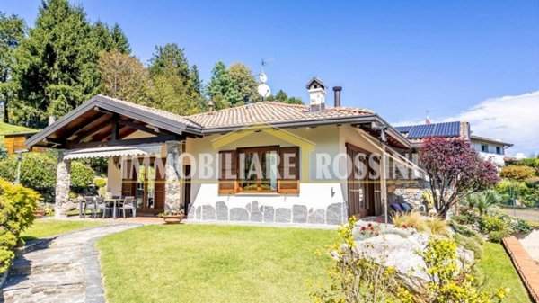 casa indipendente in vendita a Brusimpiano in zona Ardena