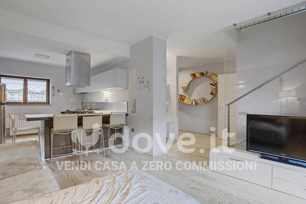 casa indipendente in vendita a Brusimpiano