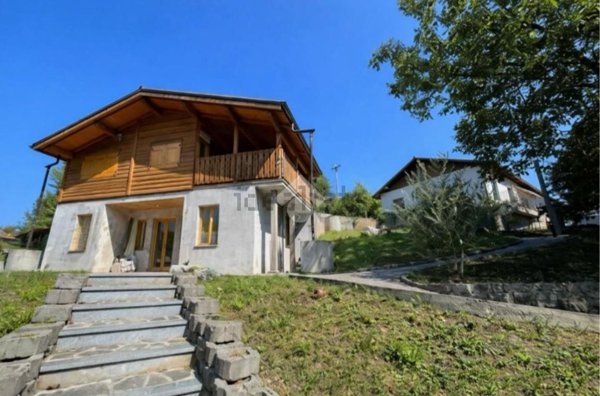 casa indipendente in vendita a Brusimpiano in zona Ardena