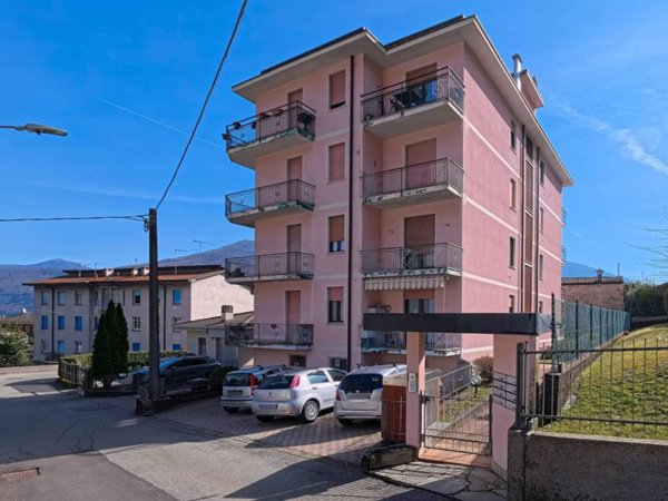 appartamento in vendita a Brusimpiano