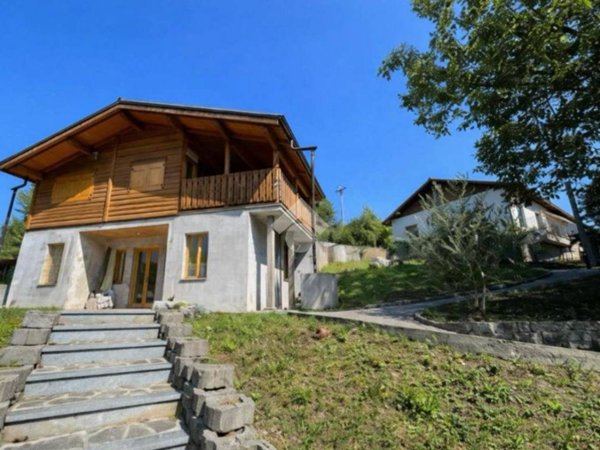 casa indipendente in vendita a Brusimpiano in zona Ardena