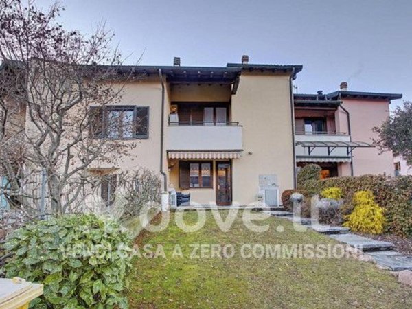 casa indipendente in vendita a Brusimpiano