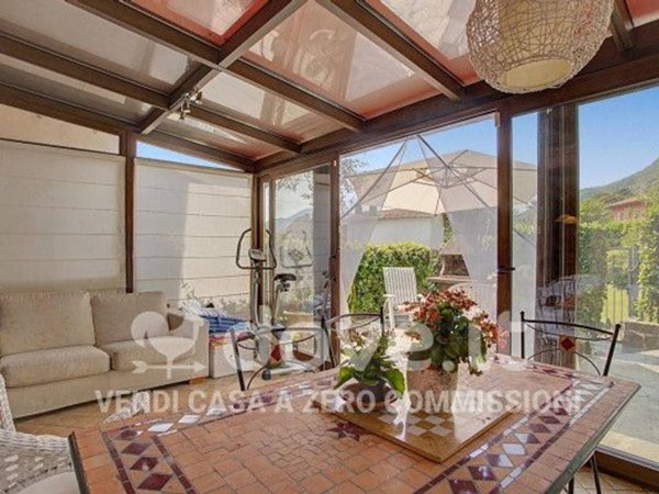 casa indipendente in vendita a Brusimpiano in zona Brusimpiccolo