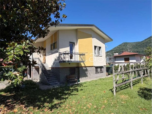 casa indipendente in vendita a Brusimpiano