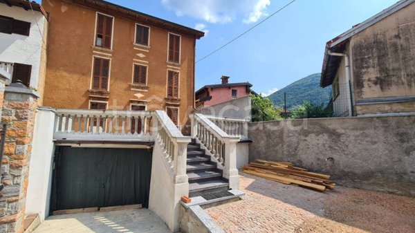 casa indipendente in vendita a Brusimpiano in zona Ardena