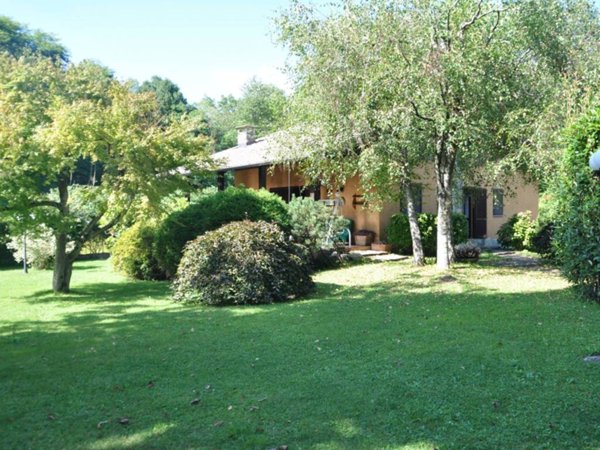 casa indipendente in vendita a Brusimpiano in zona Ardena
