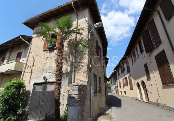 casa indipendente in vendita a Buguggiate