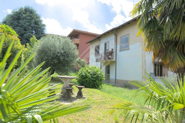casa indipendente in vendita a Buguggiate