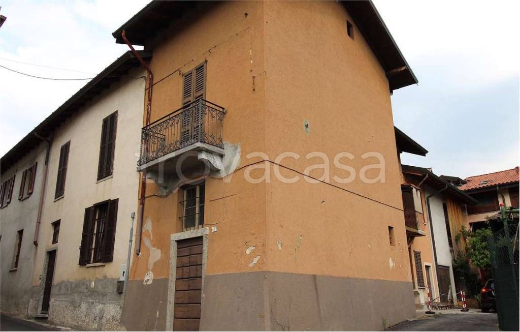 casa indipendente in vendita a Buguggiate