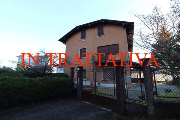 casa indipendente in vendita a Buguggiate