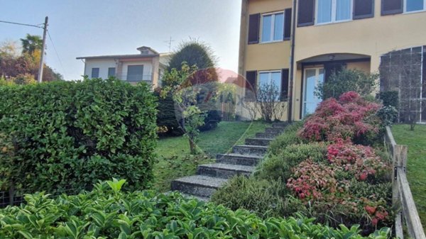 casa indipendente in vendita a Buguggiate