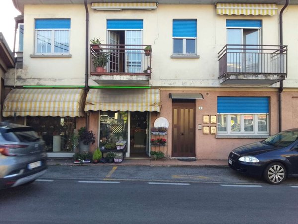 negozio in vendita a Buguggiate
