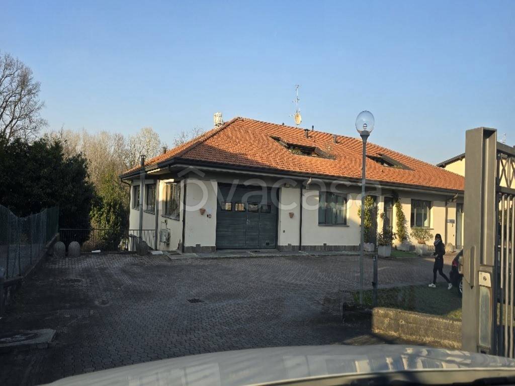 appartamento in vendita a Buguggiate
