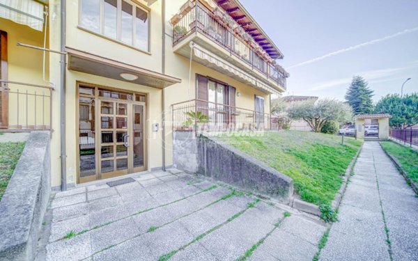 appartamento in vendita a Buguggiate