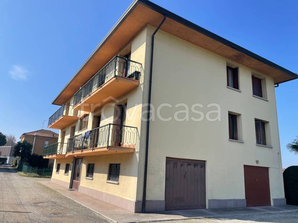 appartamento in vendita a Buguggiate