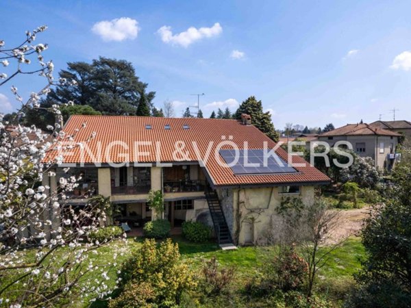 casa indipendente in vendita a Buguggiate