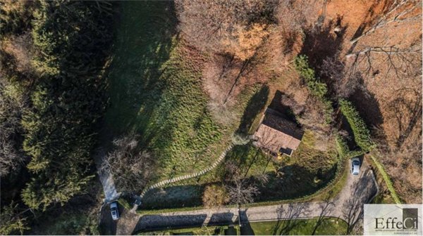 casa indipendente in vendita a Buguggiate