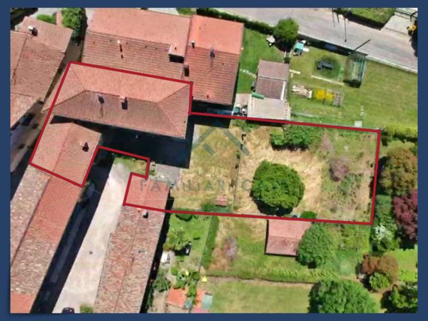 casa indipendente in vendita a Buguggiate