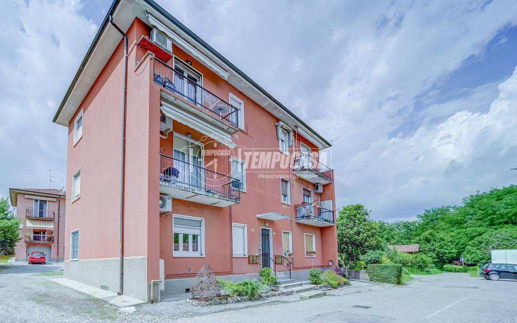 appartamento in vendita a Buguggiate