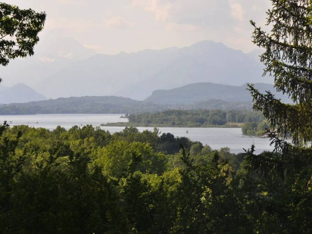 casa indipendente in vendita a Buguggiate