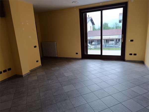 casa indipendente in vendita a Buguggiate