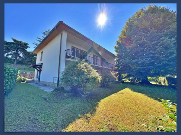 casa indipendente in vendita a Buguggiate